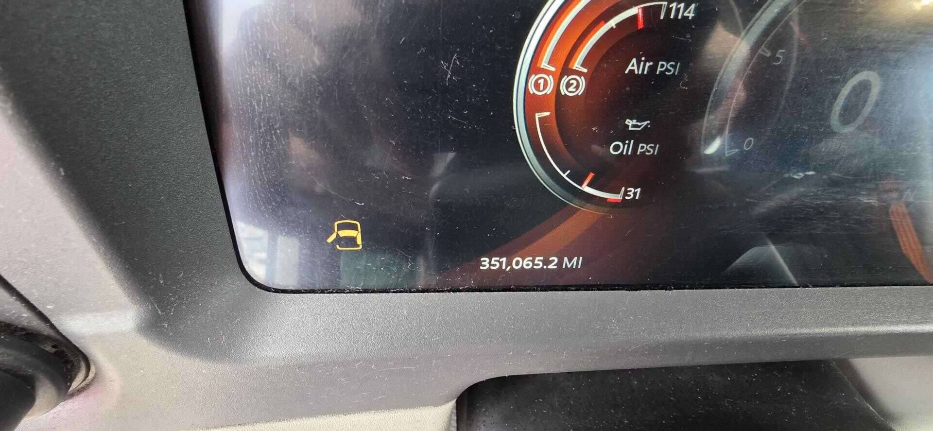 2023 Peterbilt 567 image 10