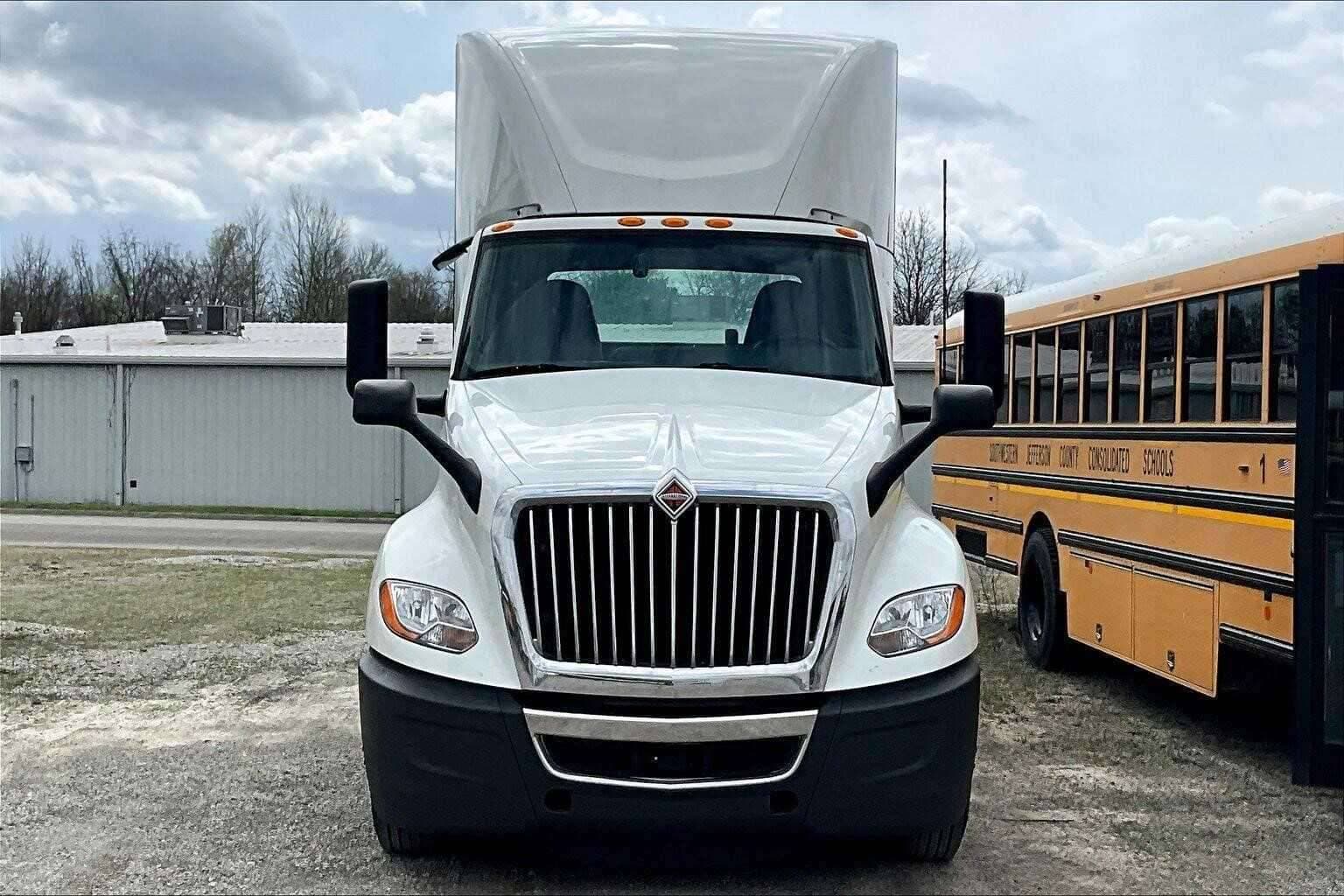 2021 International LT625 image 2
