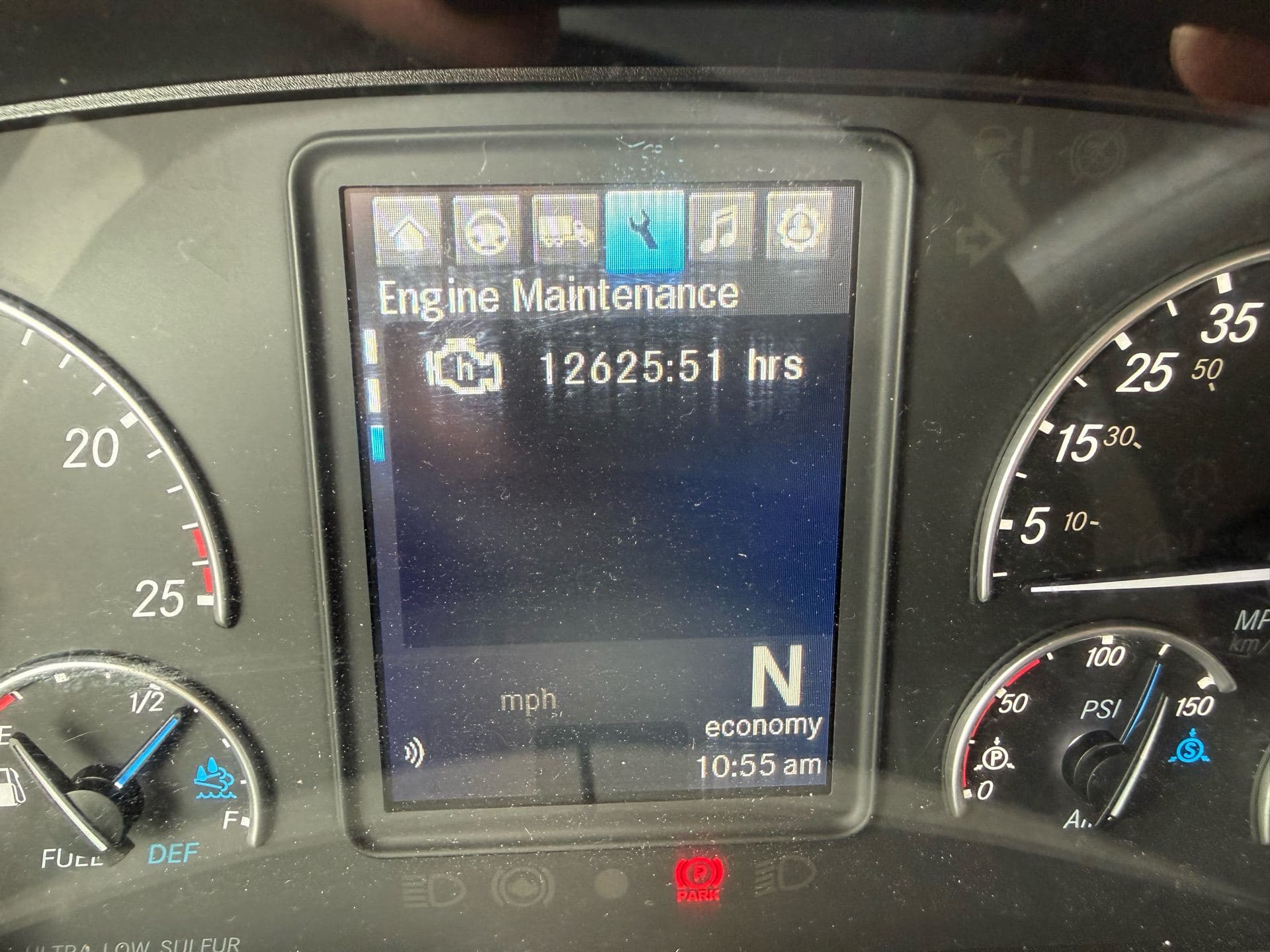 2022 Freightliner - 445k - 12k Hours - 455HP image 14