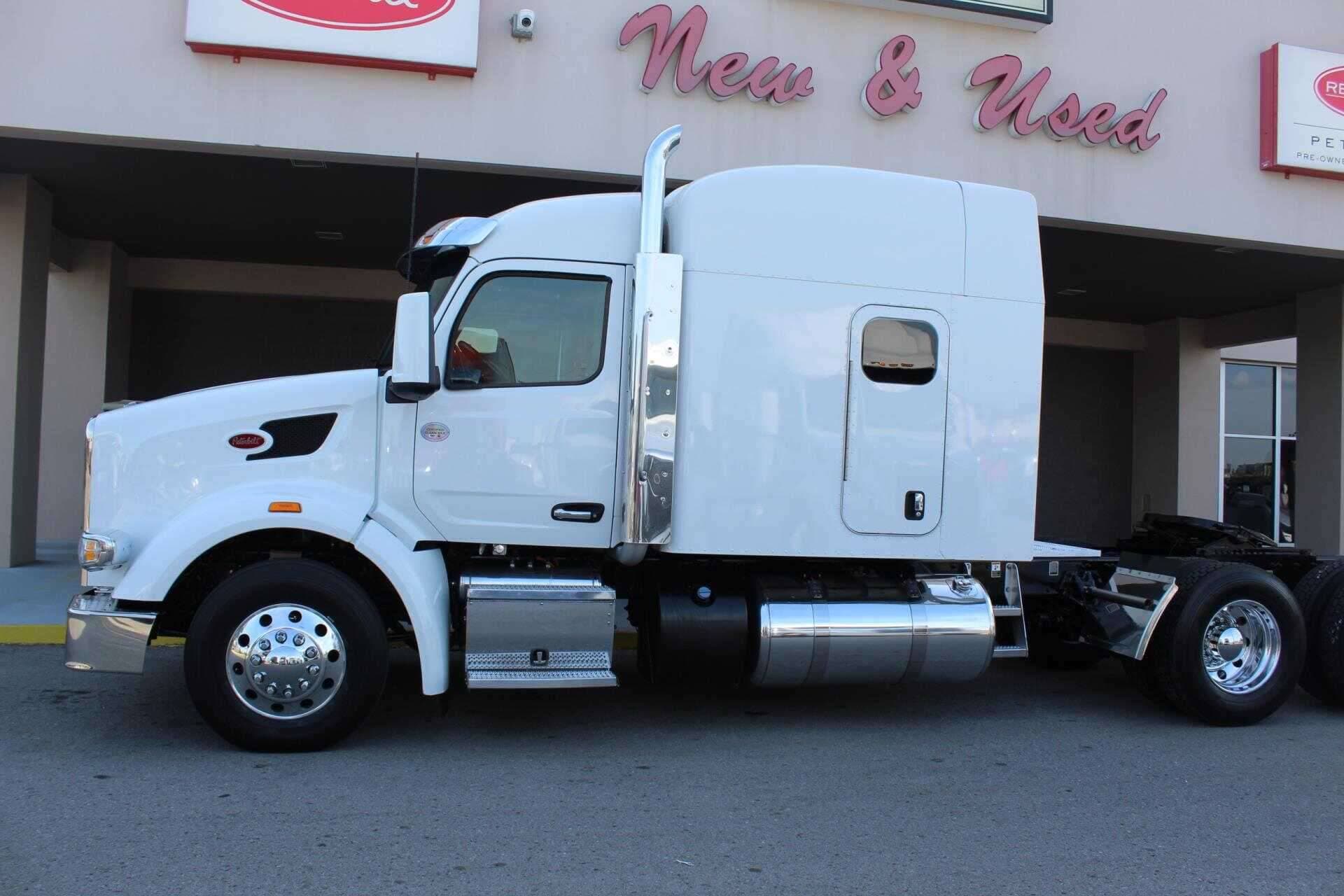2022 Peterbilt 567 image 3