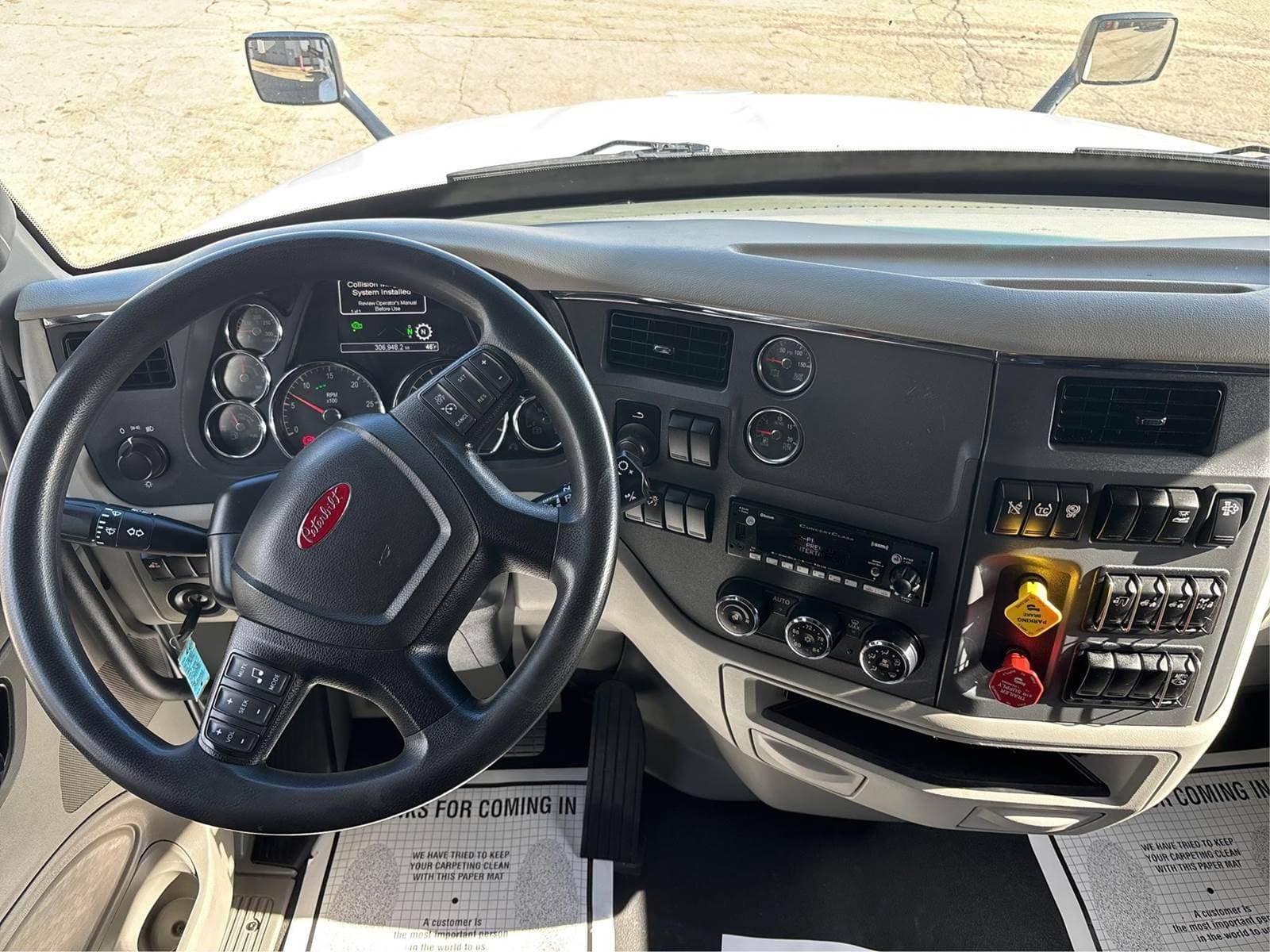 2021 Peterbilt 579 image 11