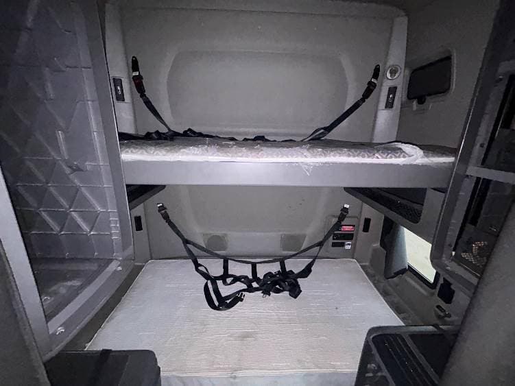 2023 International LT62F image 8