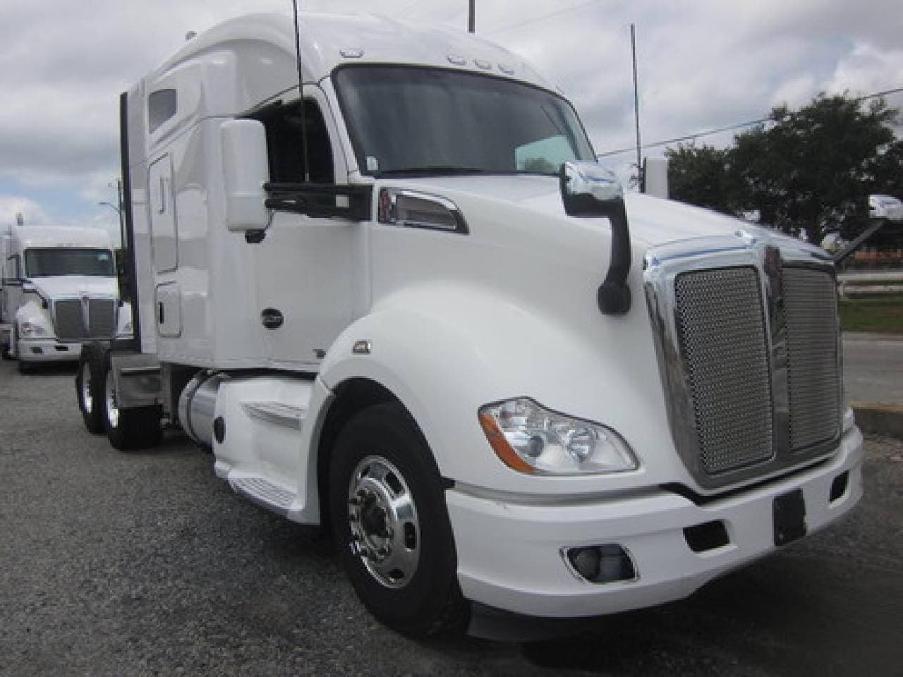 2021 Kenworth T680 image 1
