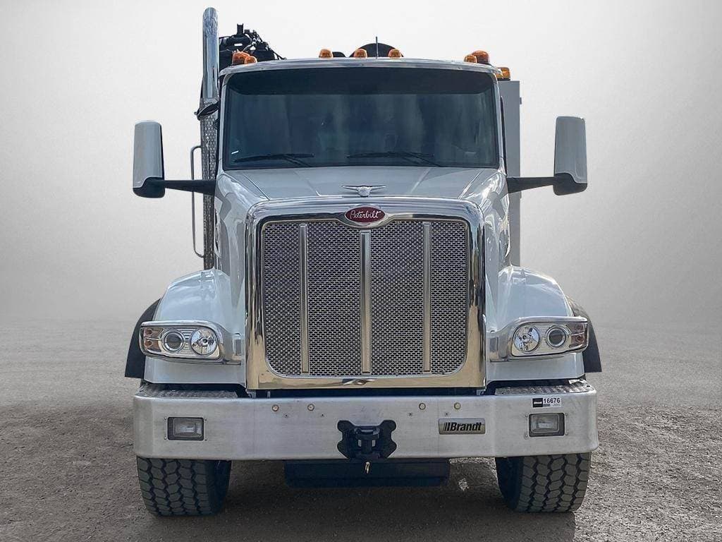 2024 Peterbilt 567 image 2