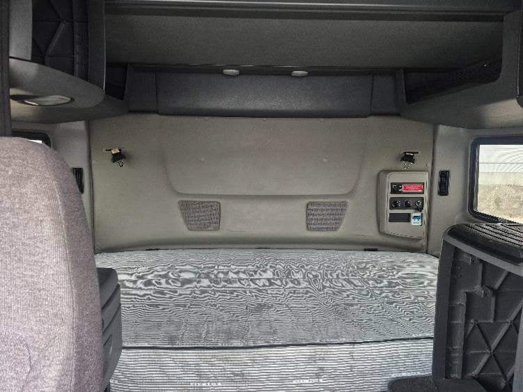 2023 International LT62F image 10