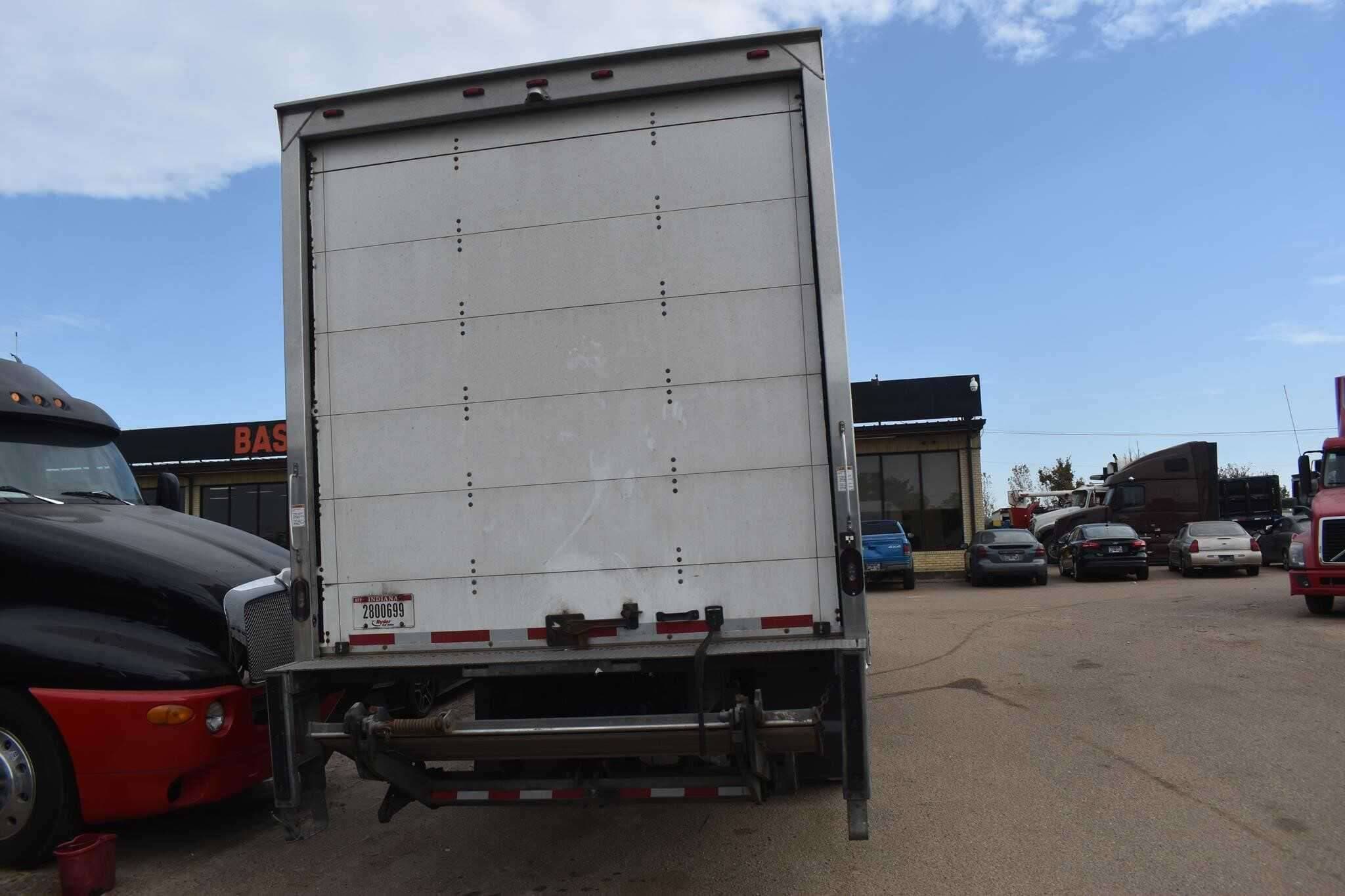 2019 Freightliner M2 image 3