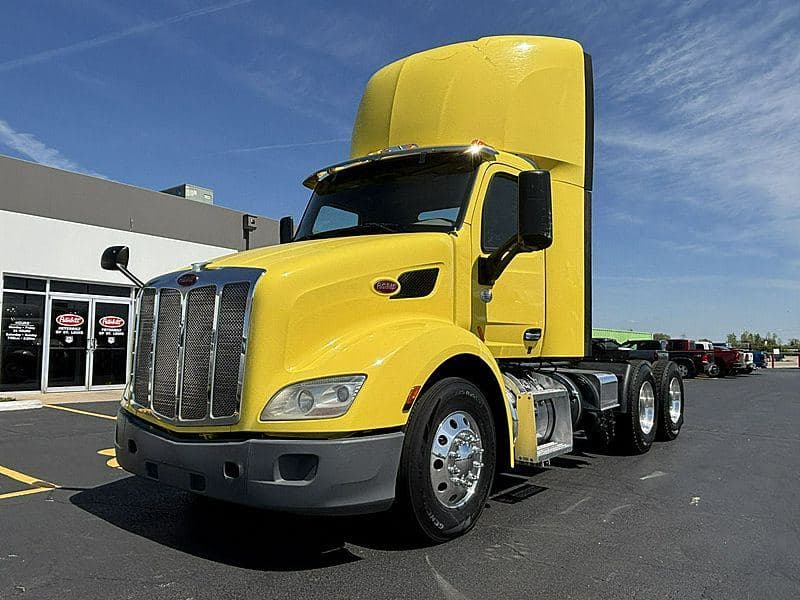 2021 Peterbilt 579 image 1