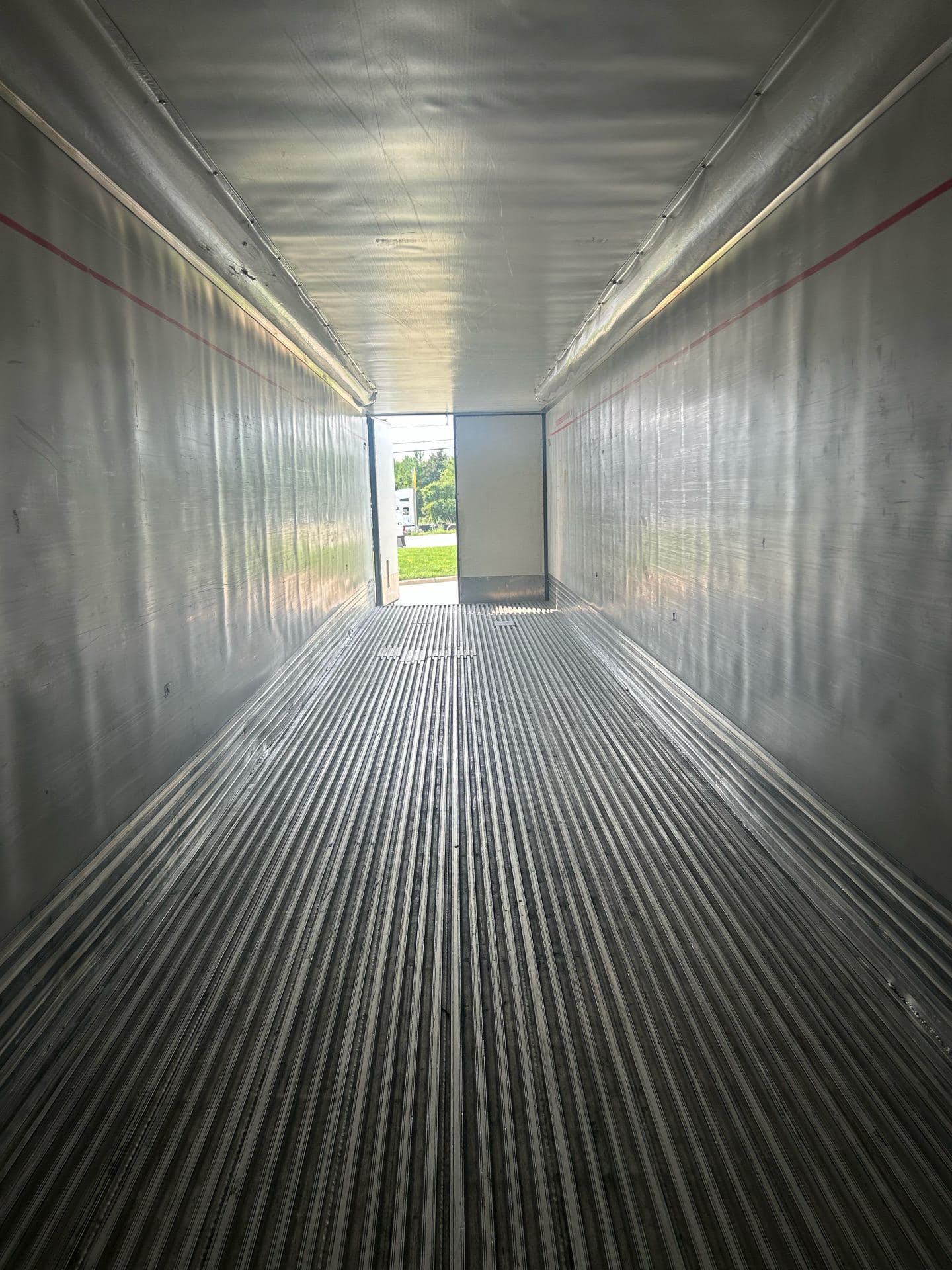2014 Utility 3000R image 3