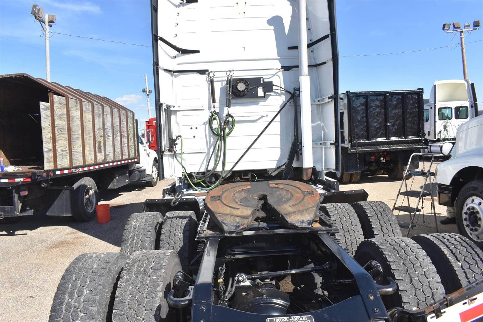 2016 Volvo VNL64T670 image 4