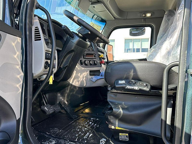 2026 Peterbilt 579 image 8