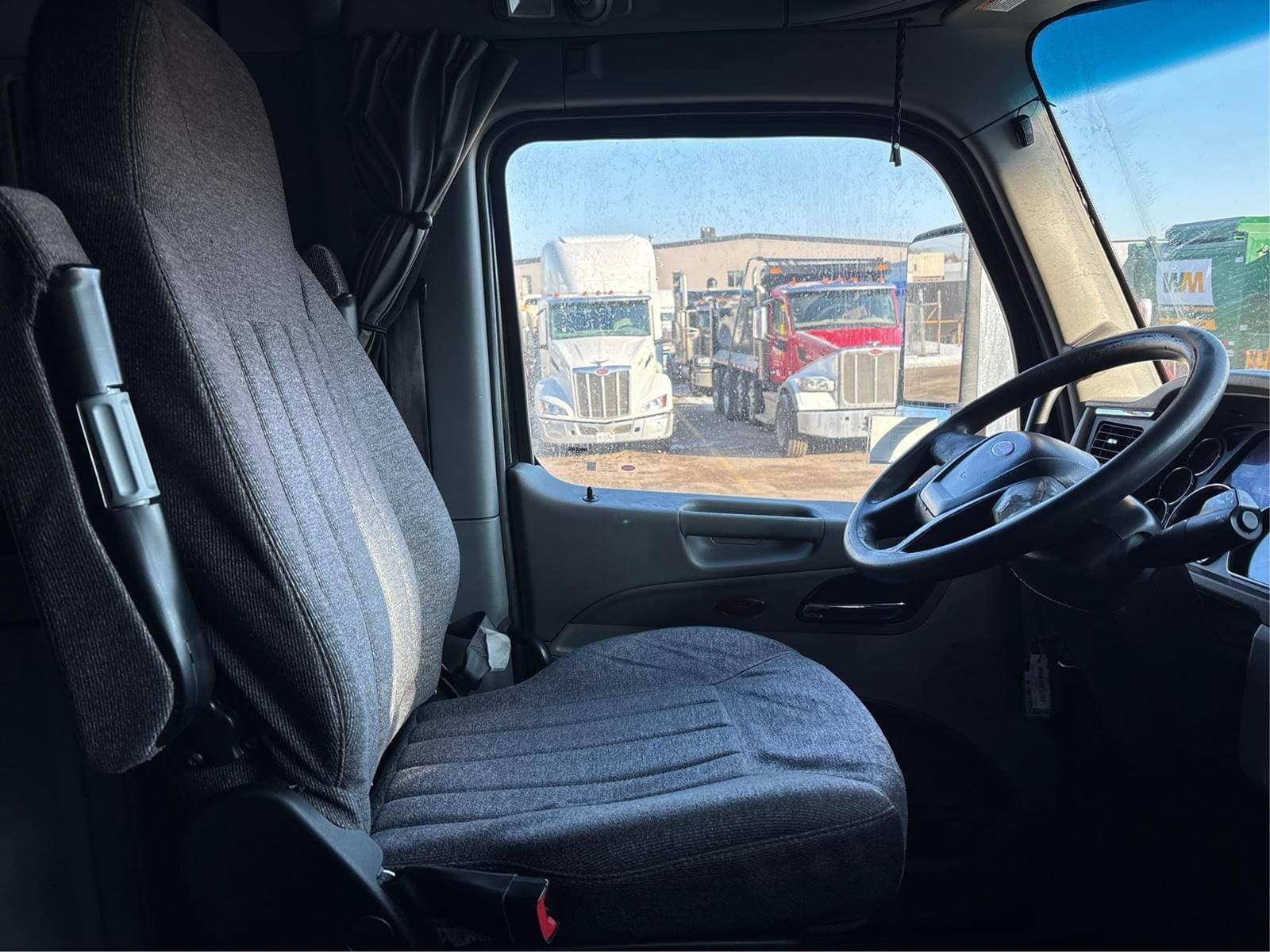 2021 Peterbilt 579 image 12