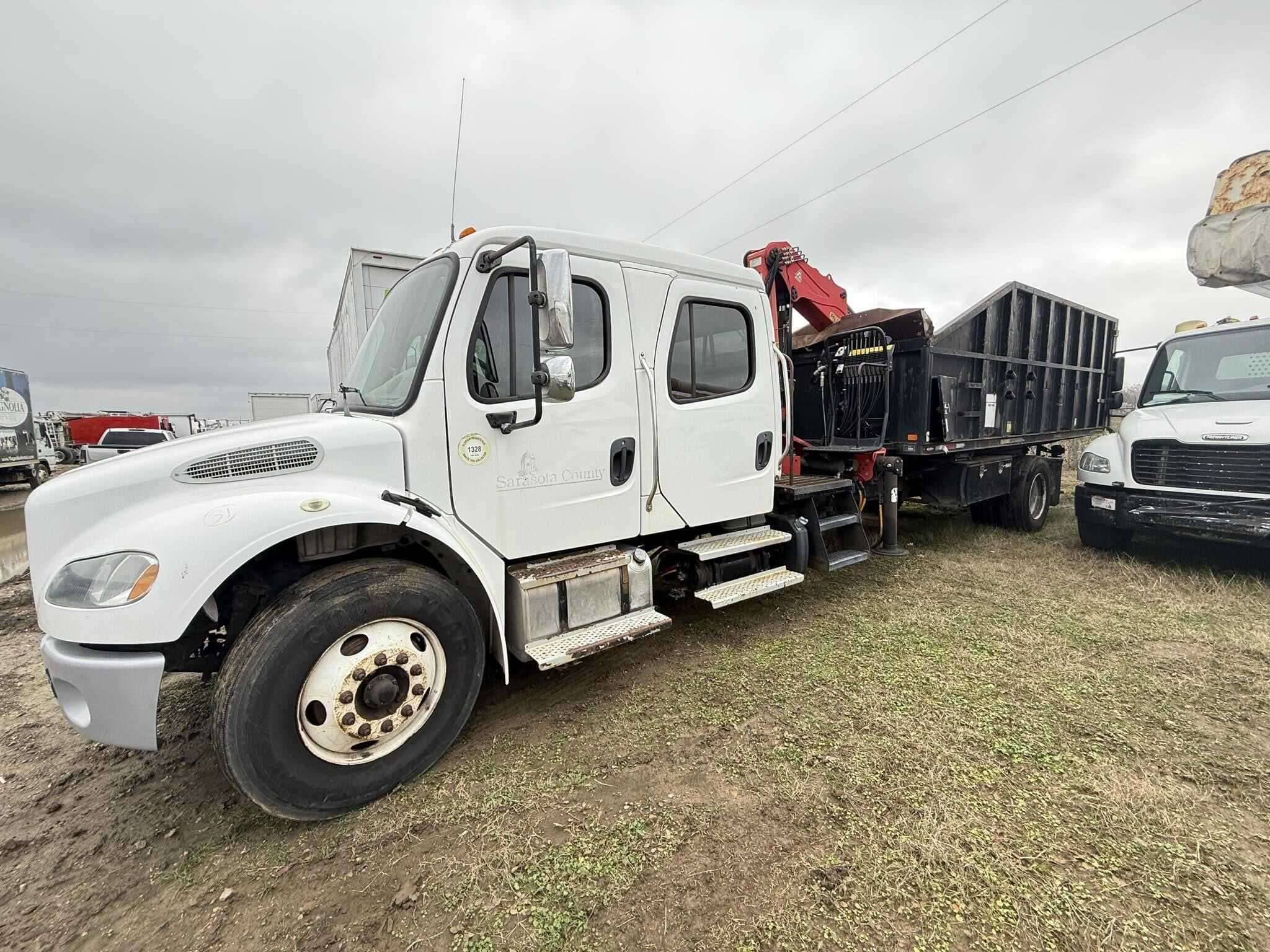 2017 Freightliner M2 image 13