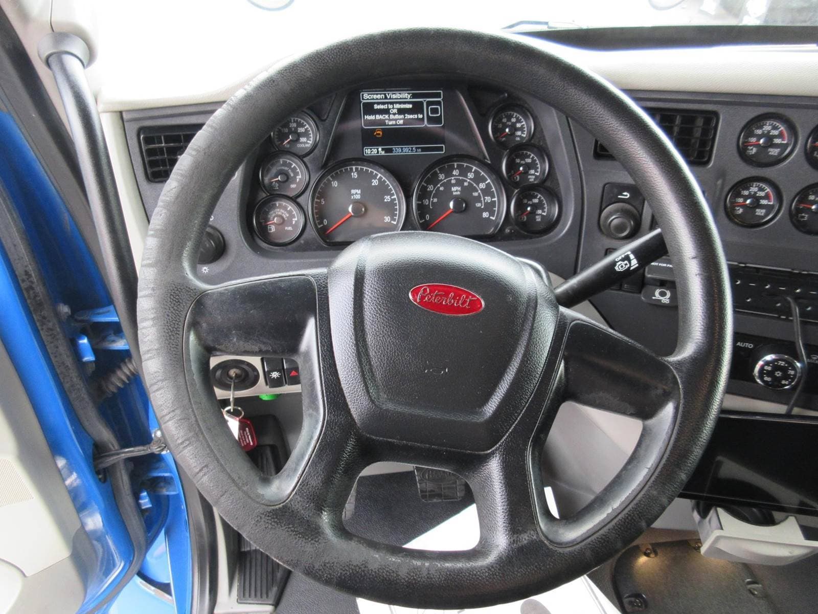 2020 Peterbilt 567 image 10