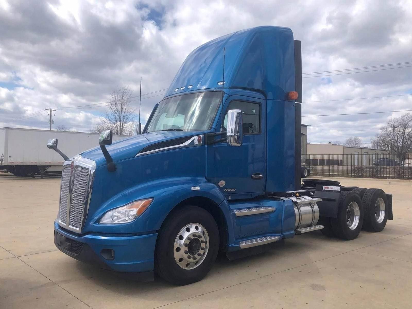 2022 Kenworth T680 image 1