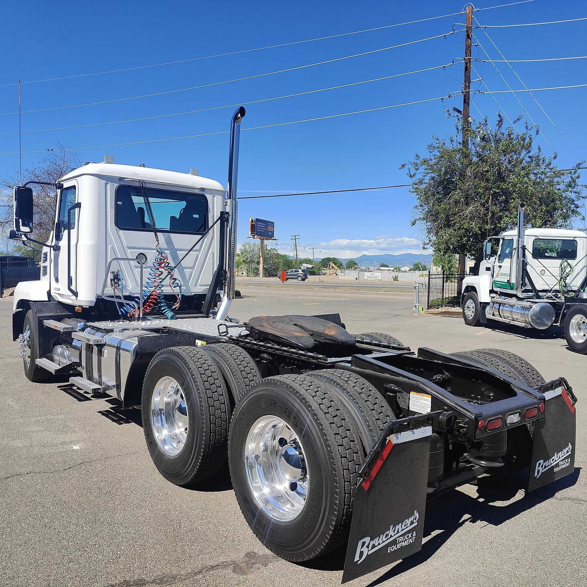 Used 2022 MACK ANTHEM Conventional - Day Cab image 3