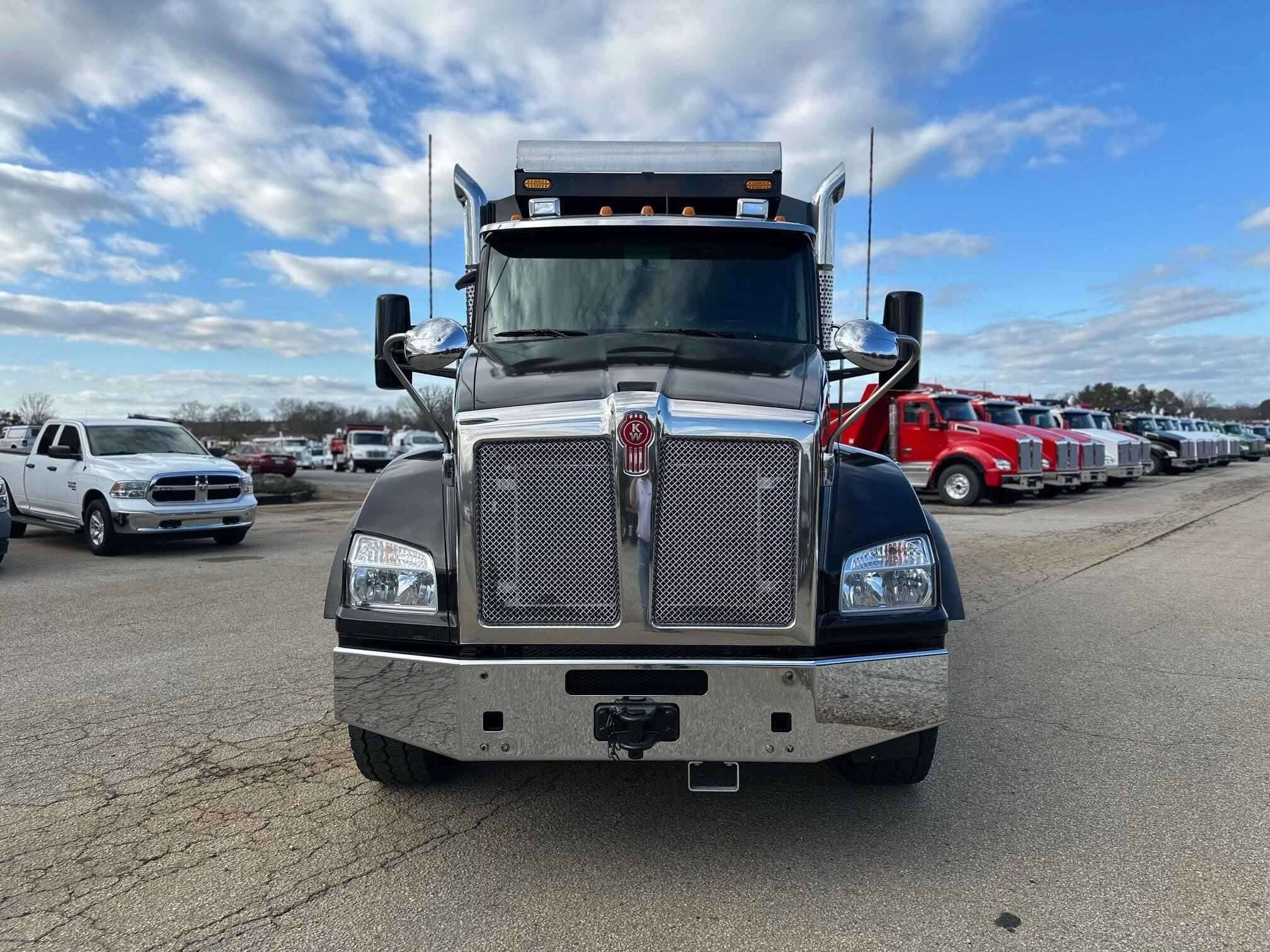 2023 Kenworth T880 image 15