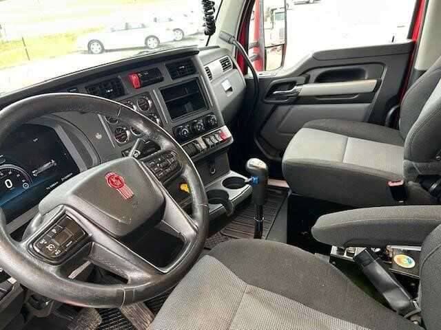 2022 Kenworth T880 image 6