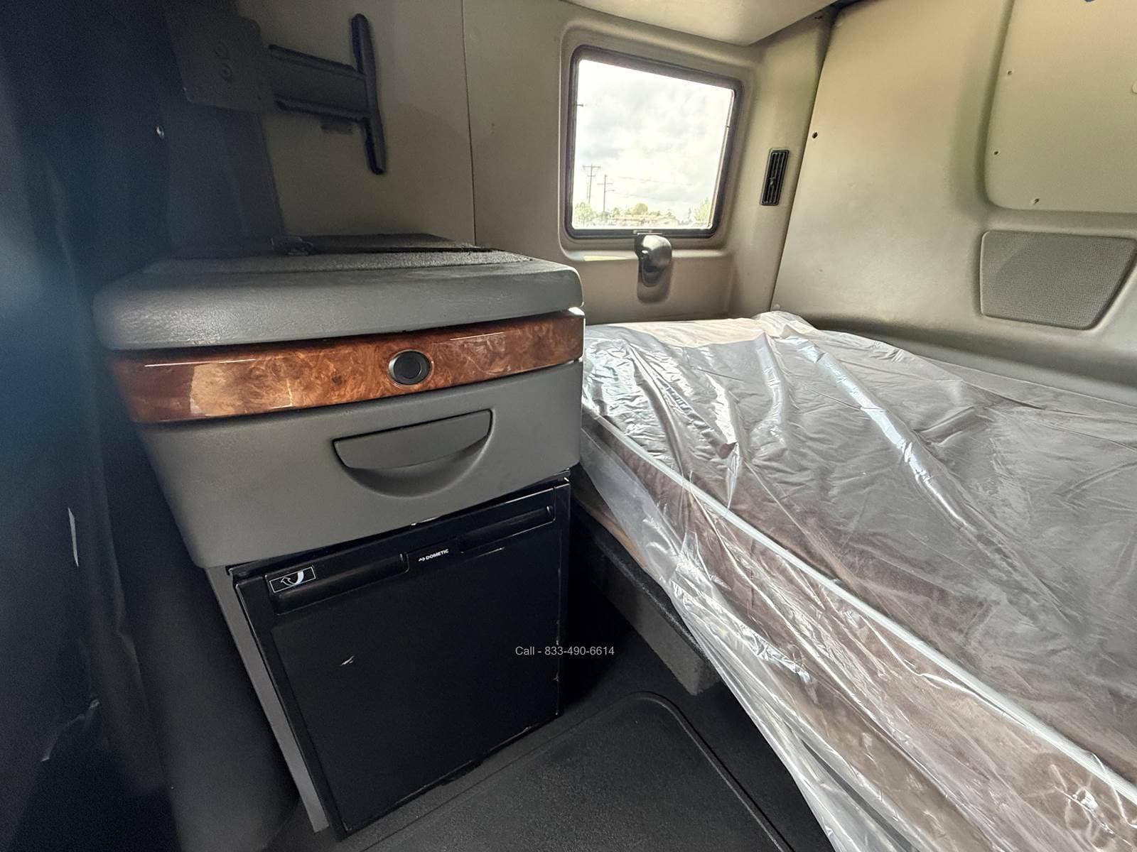 2020 International LT625 image 10