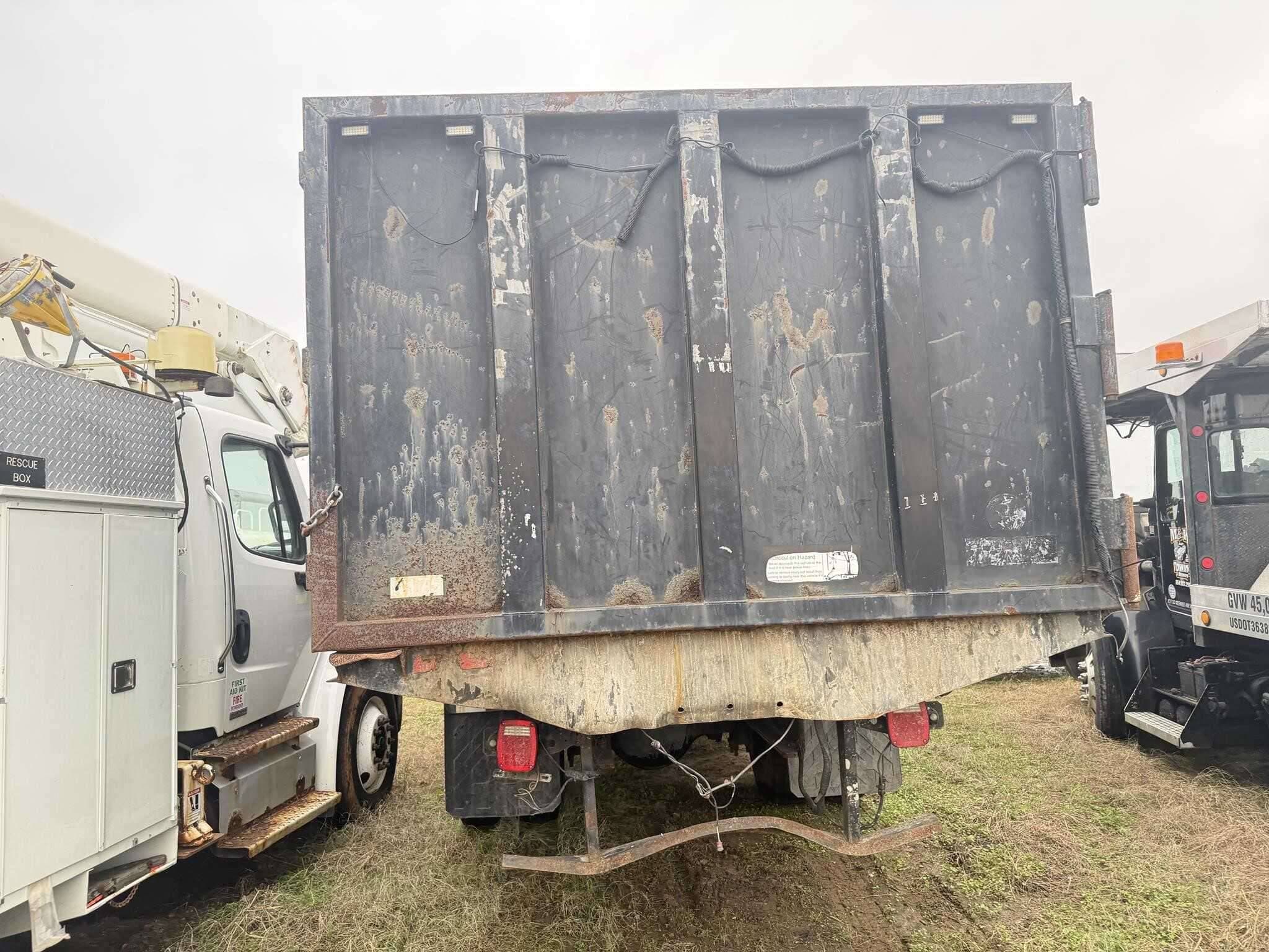 2017 Freightliner M2 image 8