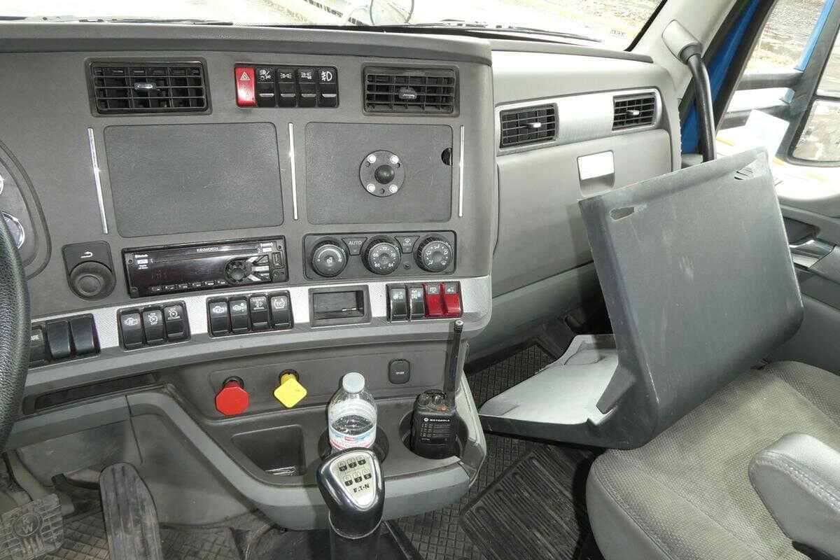 2017 Kenworth T880 image 10
