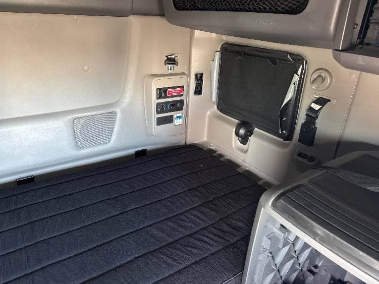 2023 International LT62F image 11