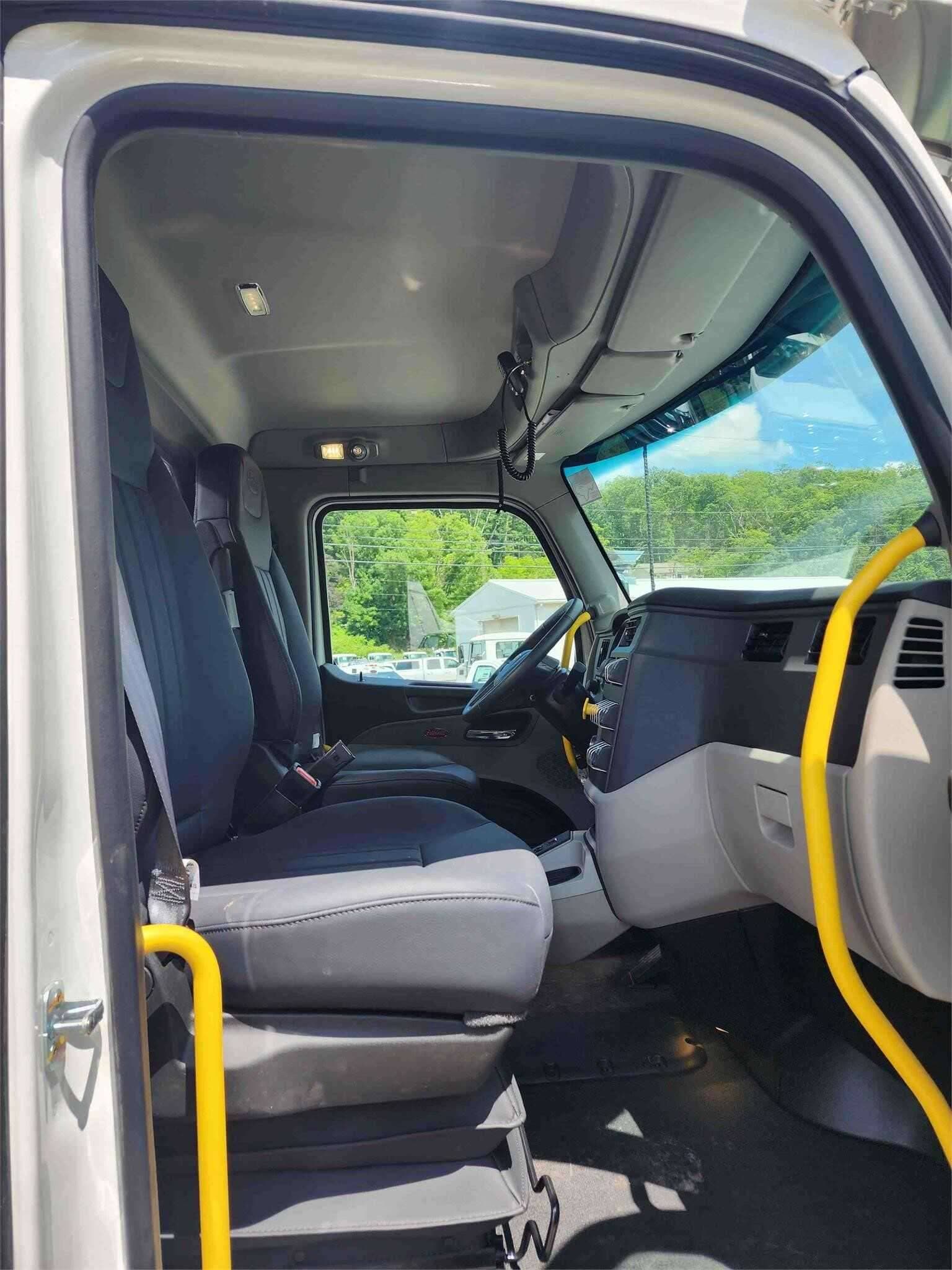 2024 Peterbilt 567 image 9