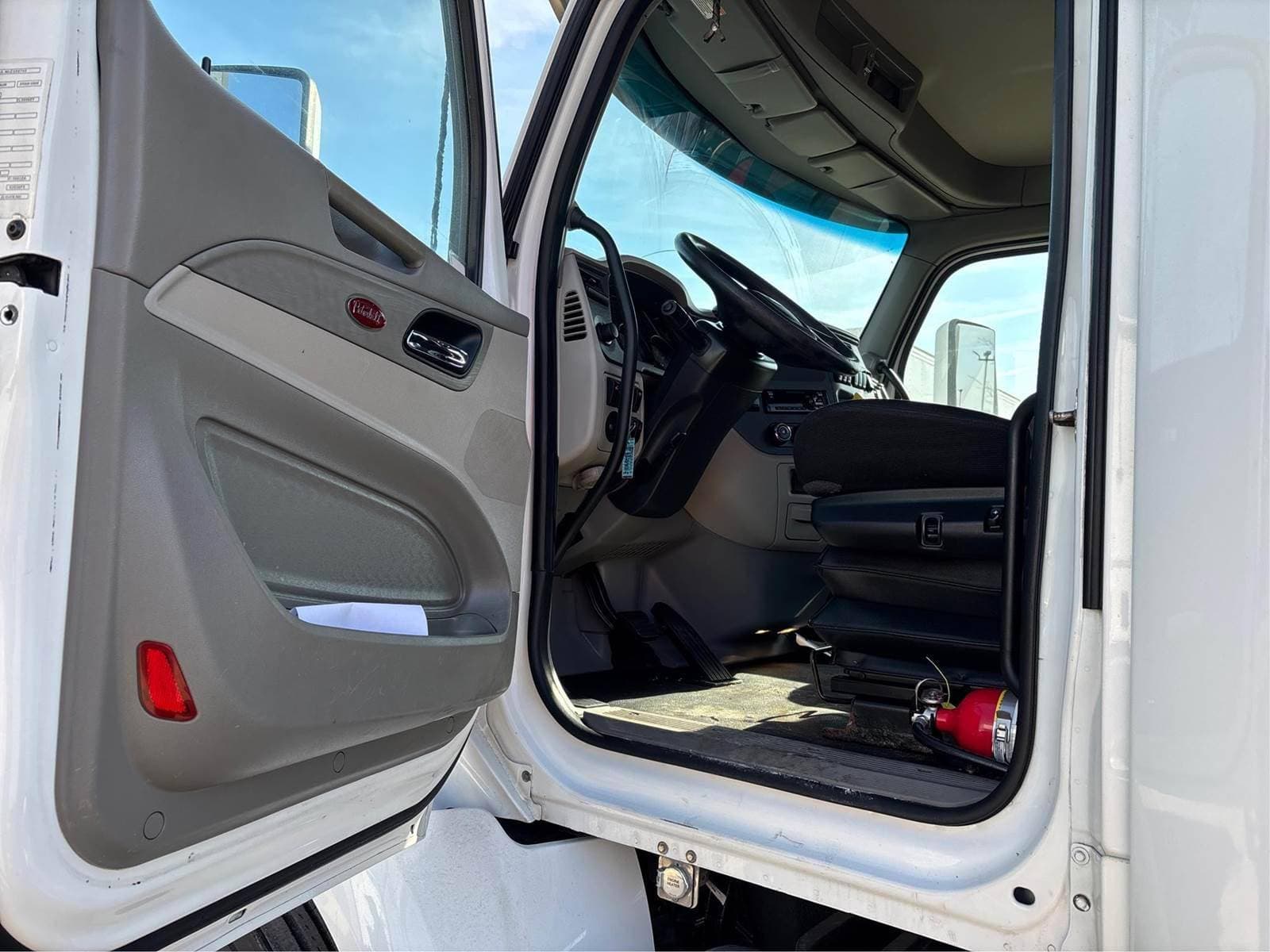 2020 Peterbilt 579 image 8