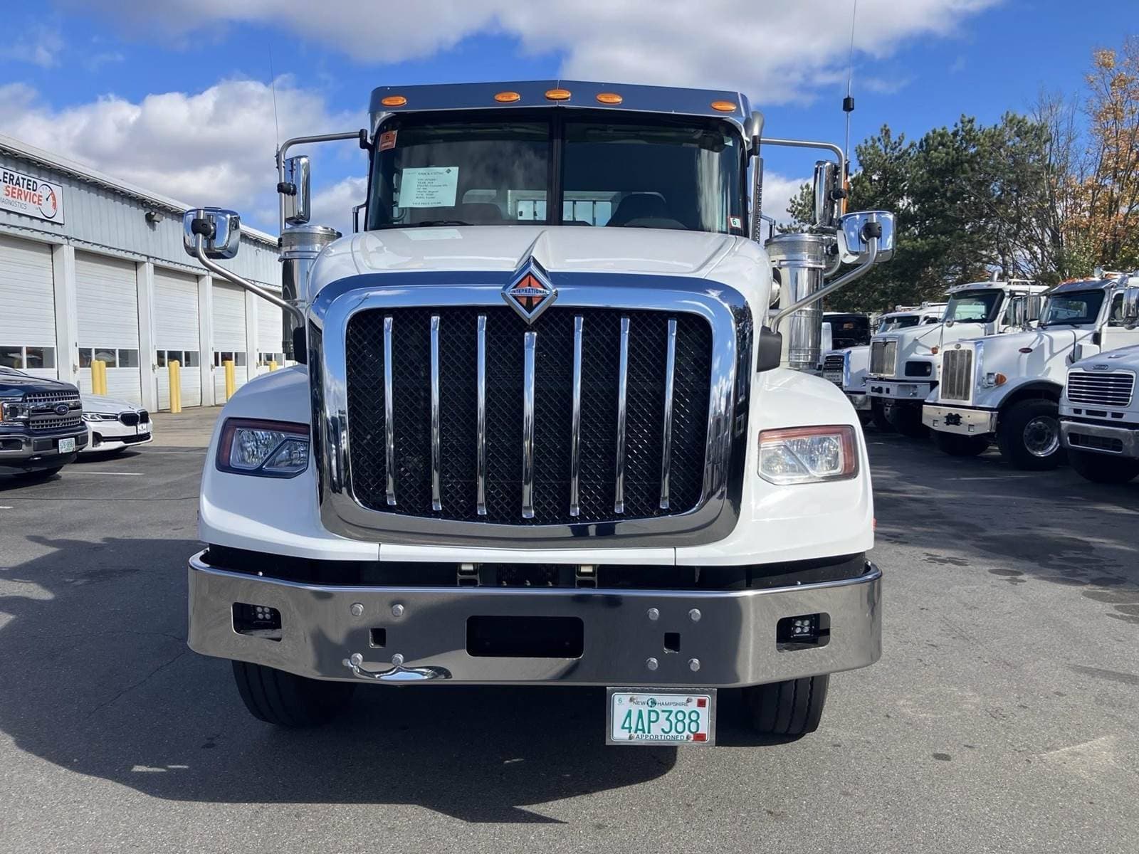 2018 International HX620 image 3