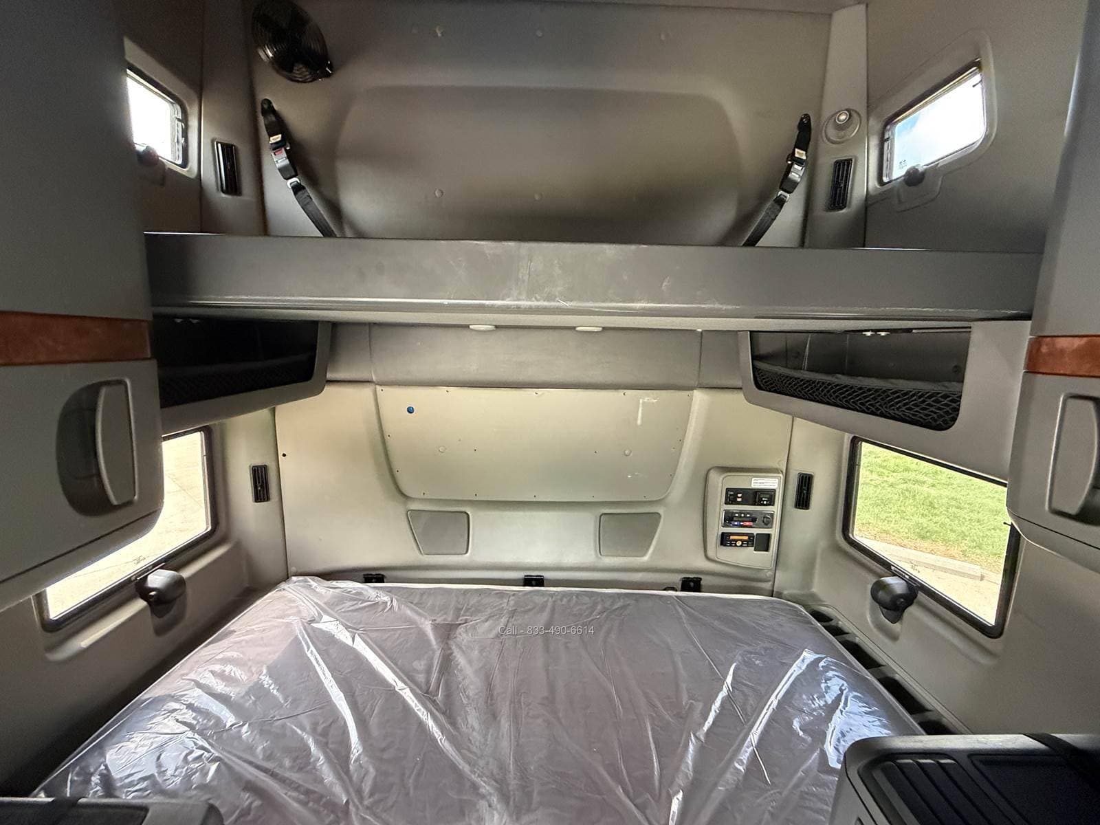 2020 International LT625 image 7