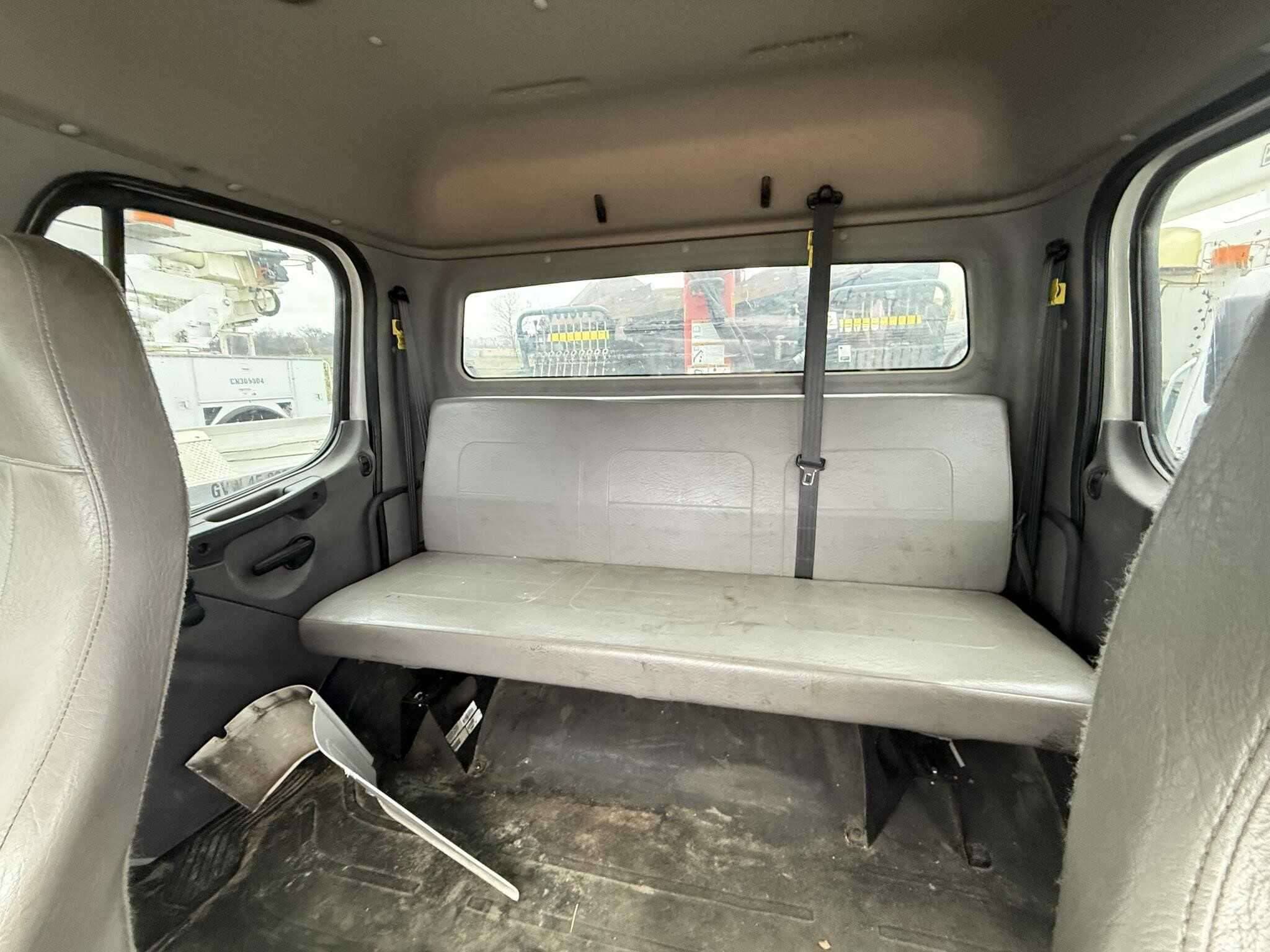 2017 Freightliner M2 image 6