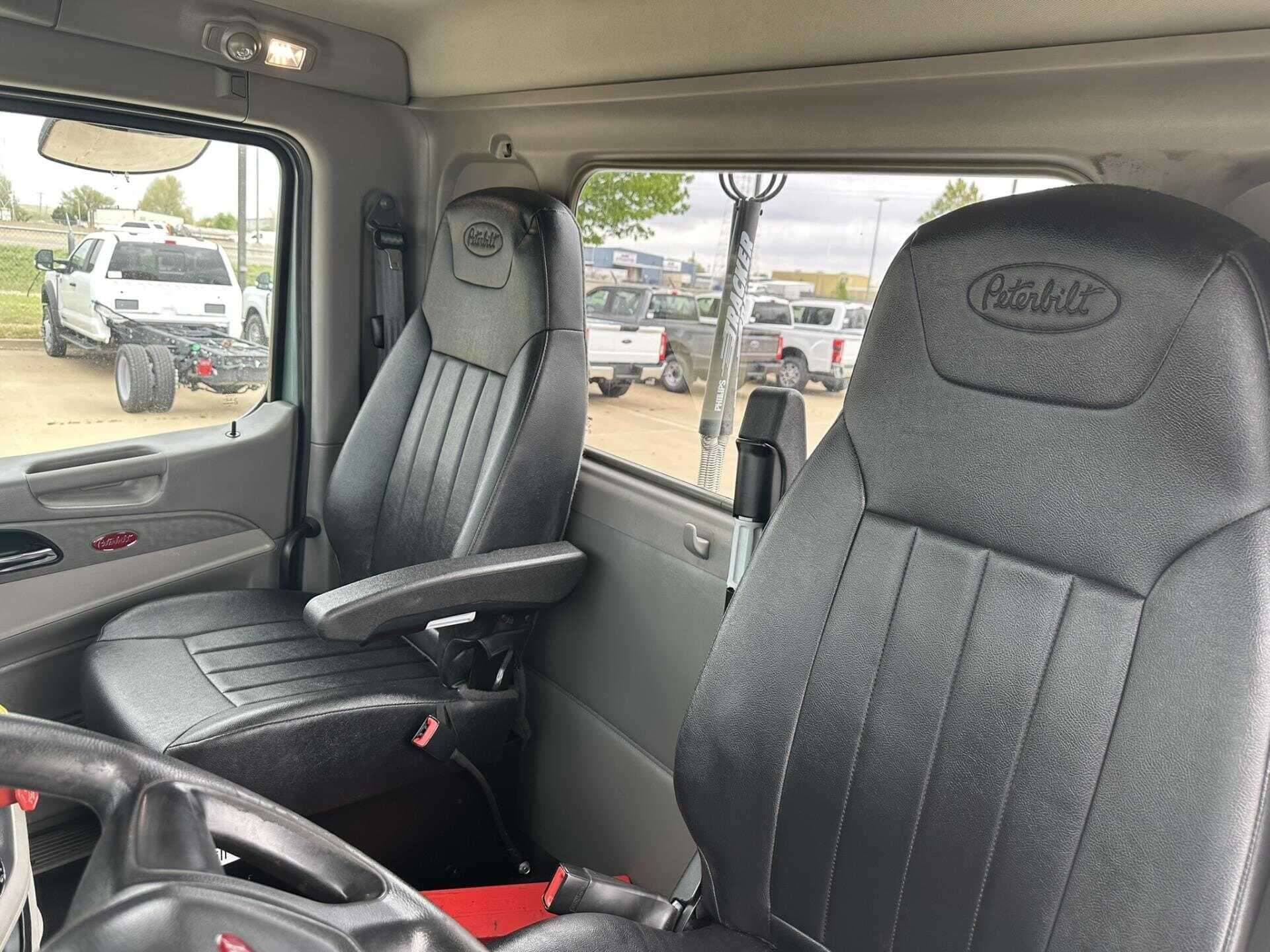 2021 Peterbilt 579 image 5