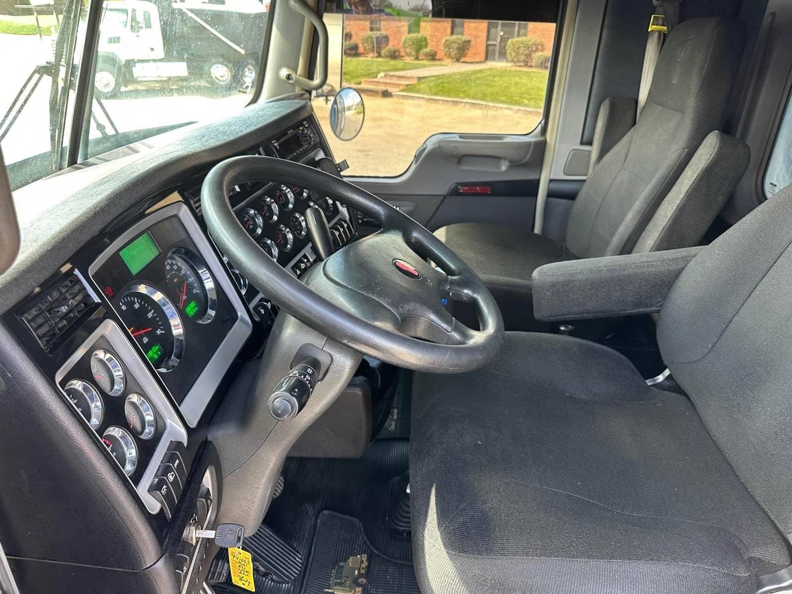 2021 Kenworth W9 Series image 8