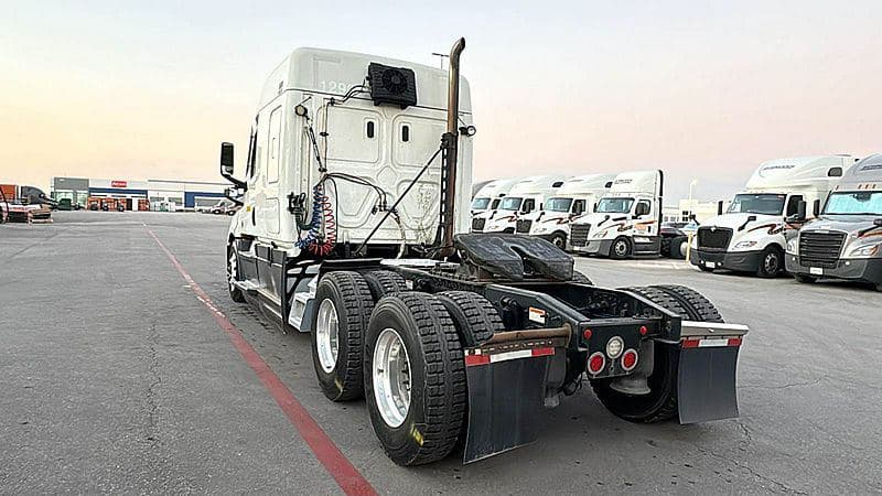 2021 Freightliner Cascadia 126 image 6