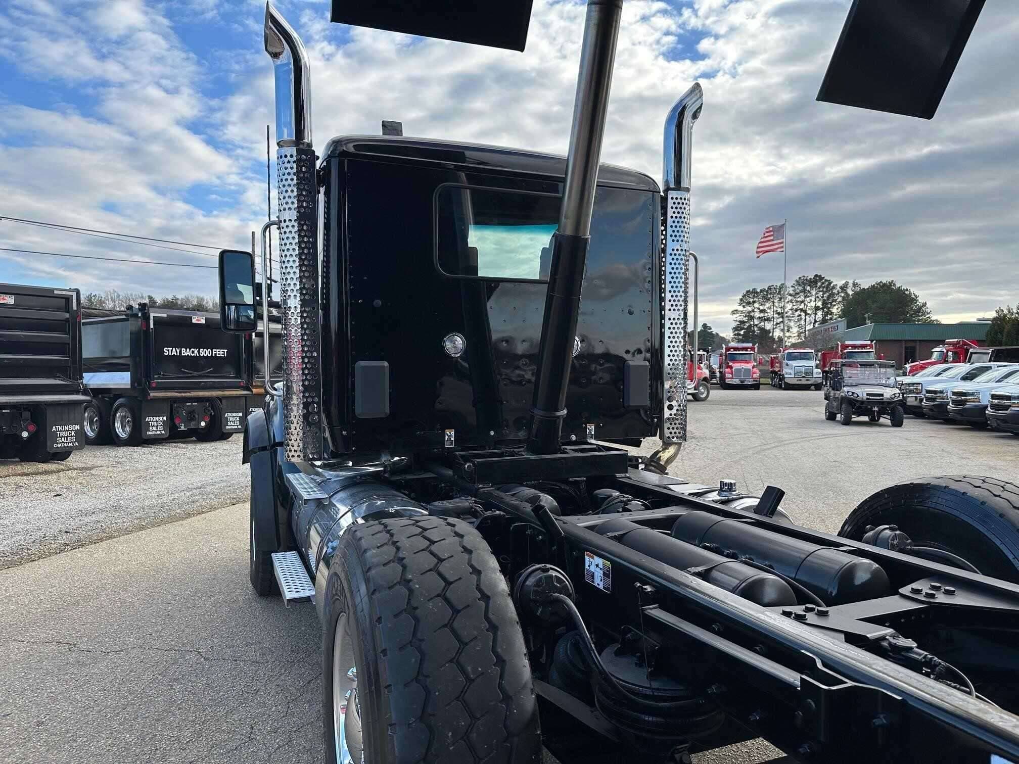 2023 Kenworth T880 image 19