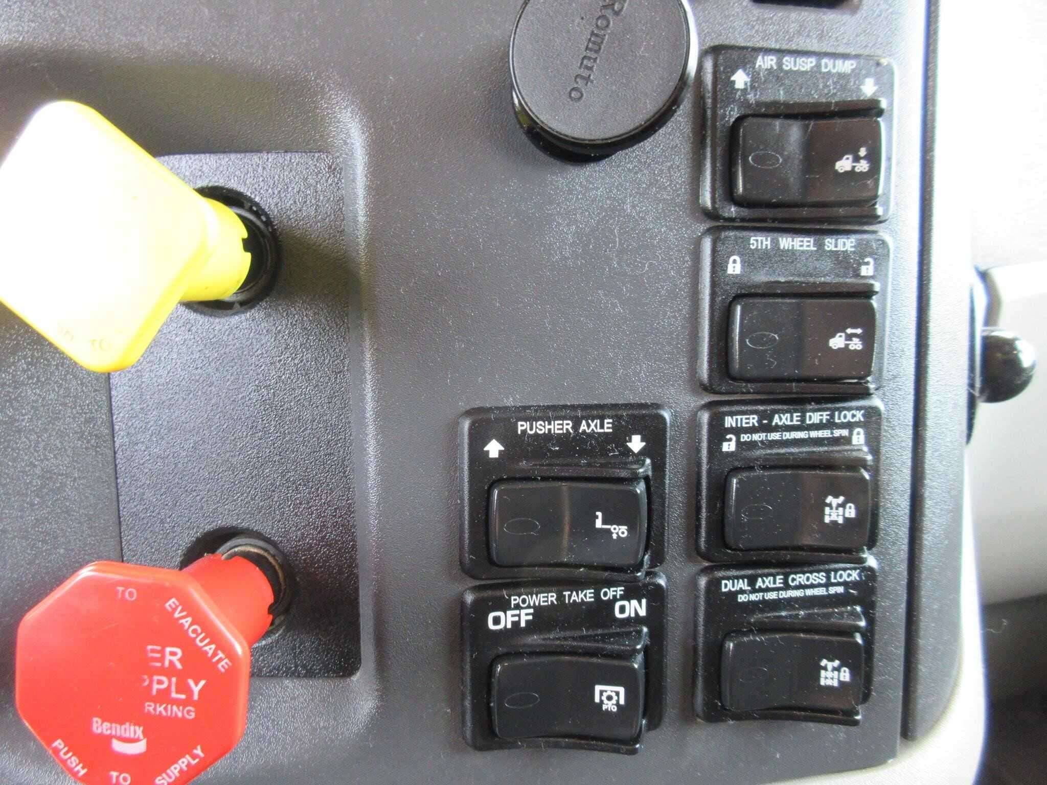 2019 Peterbilt 567 image 9