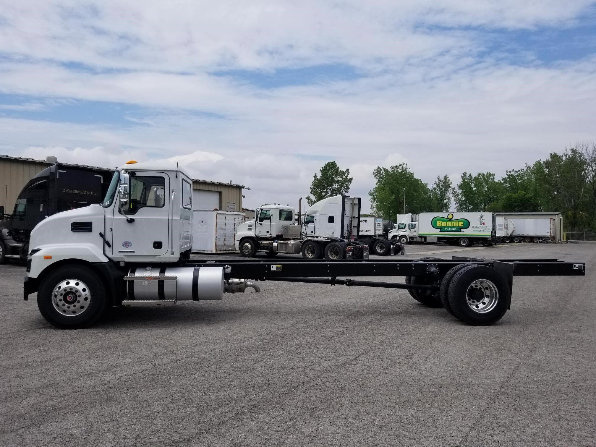 2025 MACK MD6 120094 image 3