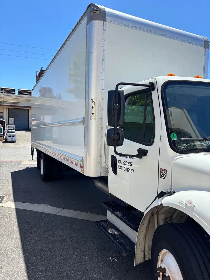 2017 Freightliner M2 image 4