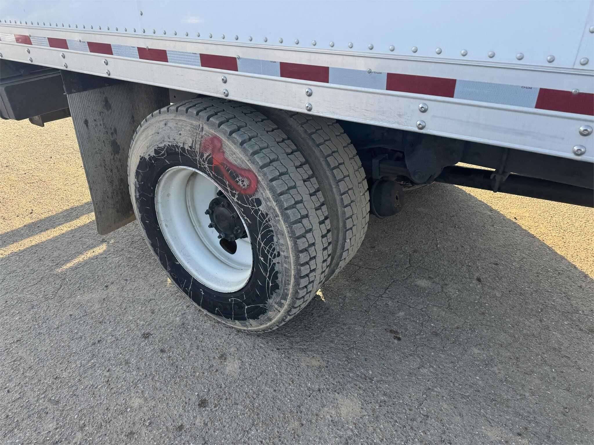 2019 Freightliner M2 image 2