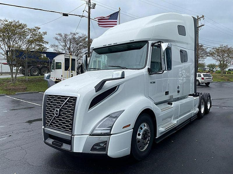 2025 Volvo VNL760 image 1