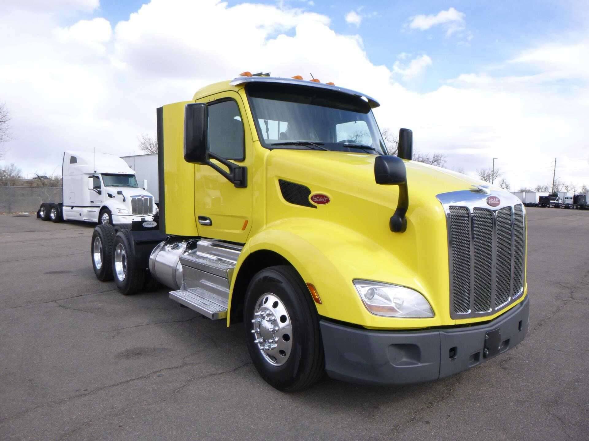 2021 Peterbilt 579 image 2