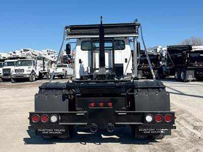 2025 Freightliner M2 image 3