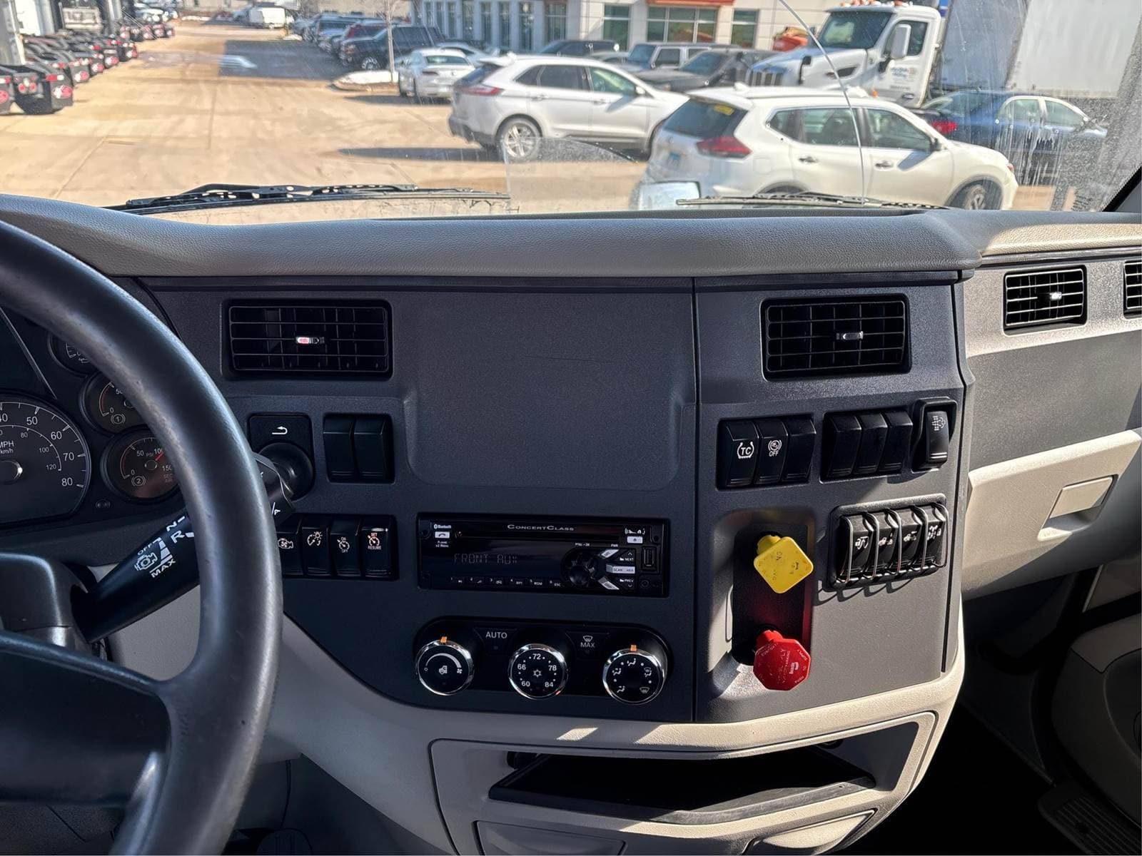 2020 Peterbilt 579 image 11