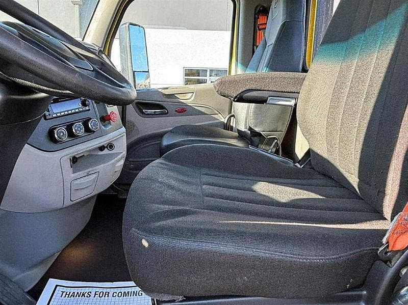 2021 Peterbilt 579 image 6