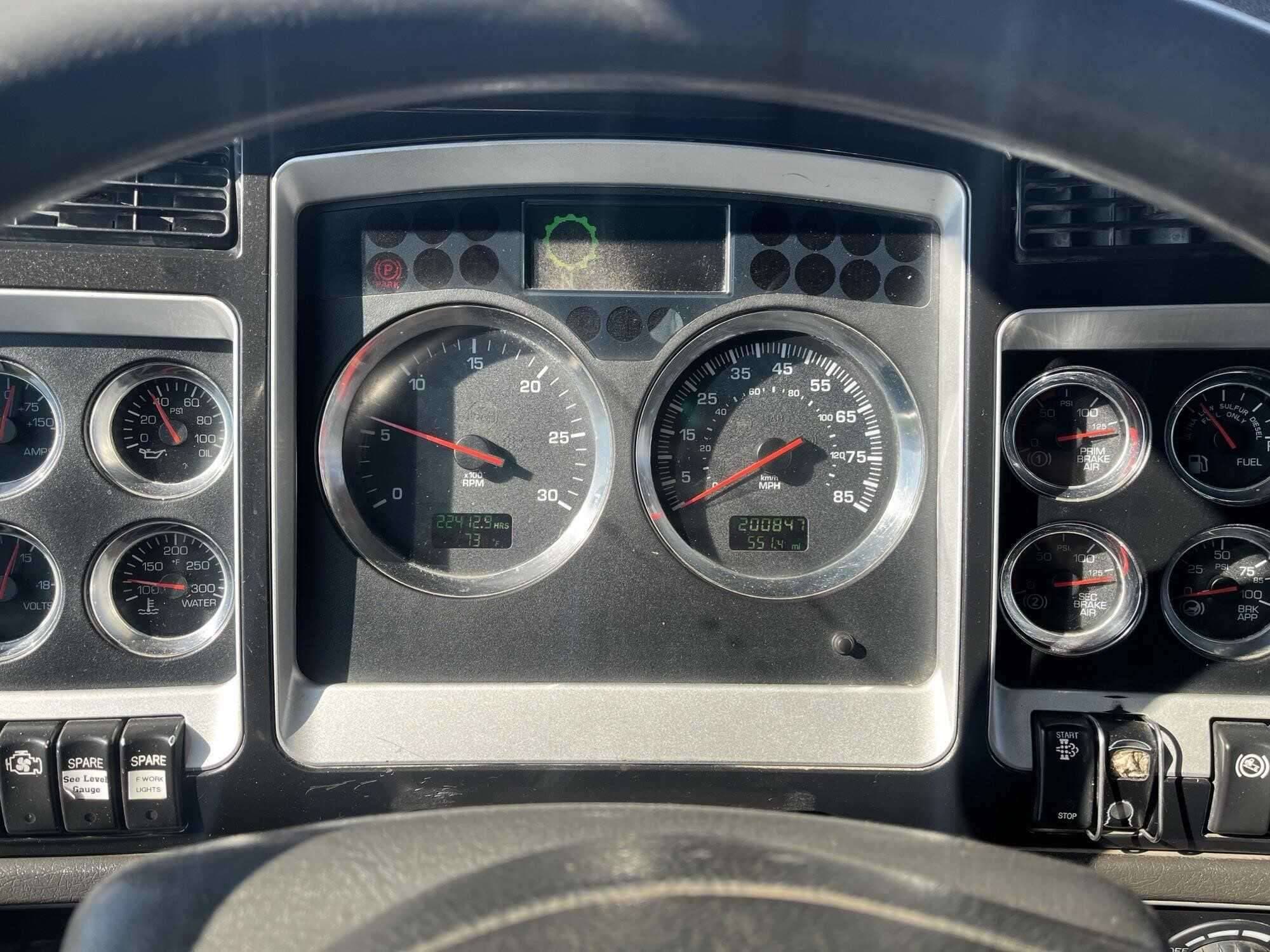 2018 Kenworth T8 Series image 6