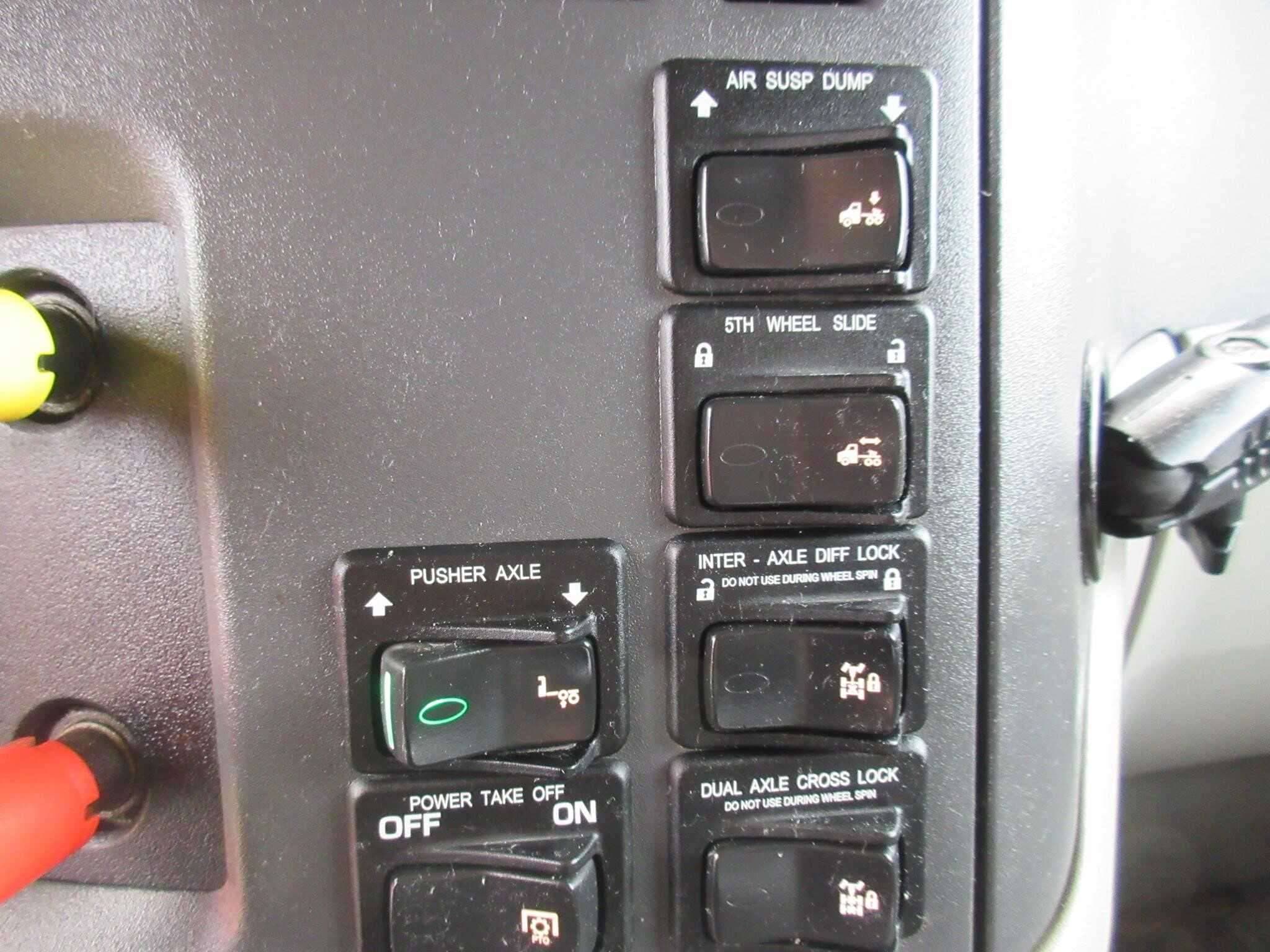 2019 Peterbilt 567 image 8
