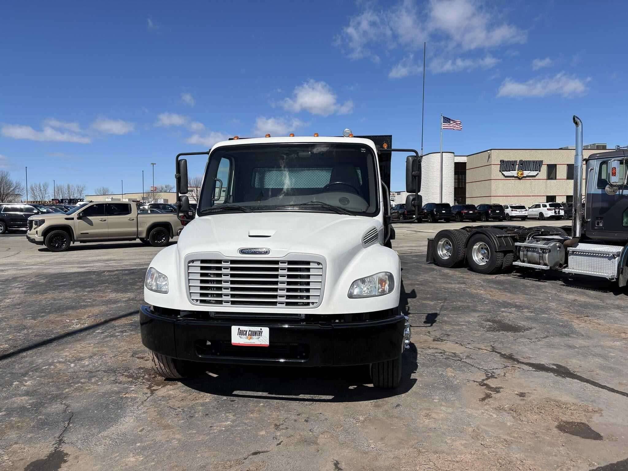 2019 Freightliner M2 image 4