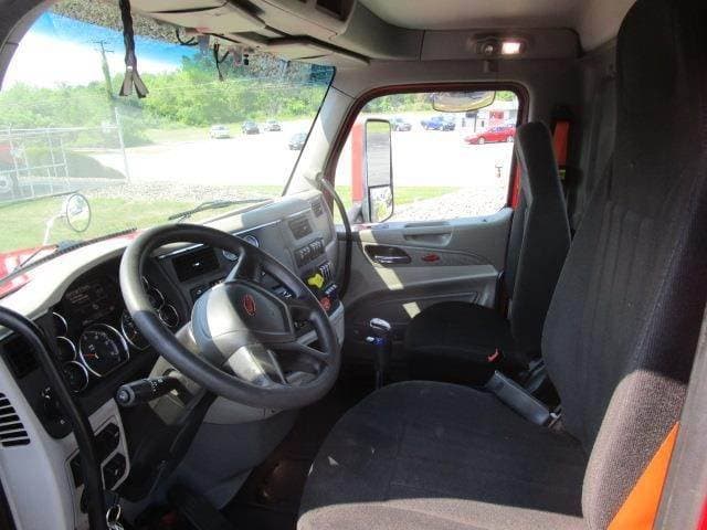 2020 Peterbilt 567 image 10