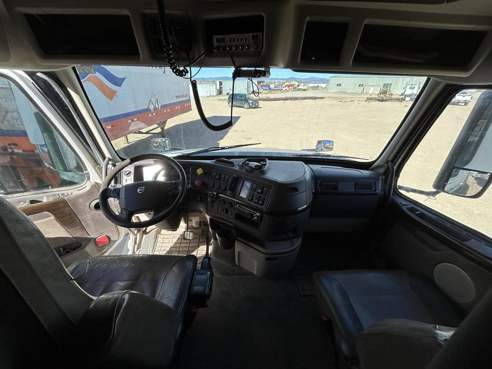 2016 Volvo VNL64T670 image 10