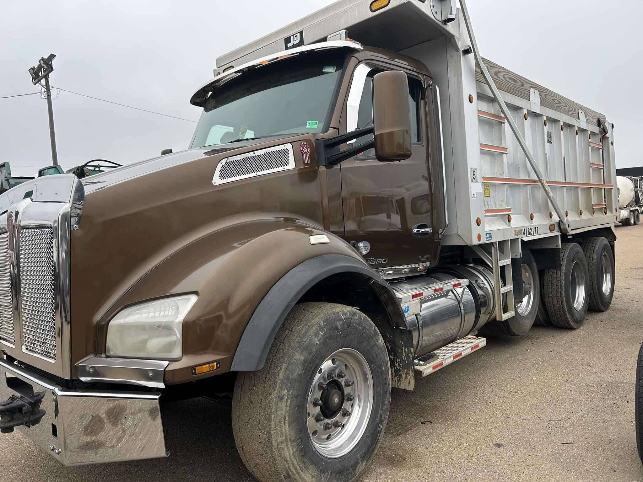 2016 Kenworth T880 image 1