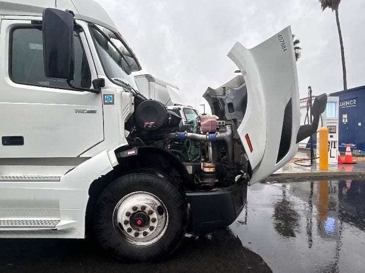 2023 Volvo VNL64T760 image 7